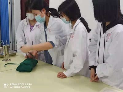 19级护理班践行雷锋精神