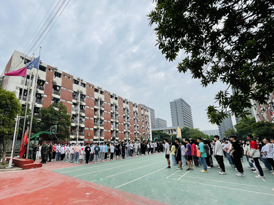 我校举行校园“整风月”启动升旗仪式