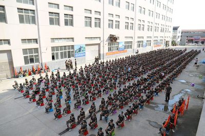 军训结营展风采，飒爽英姿致青春 ——武汉南华光电职业技术学校20