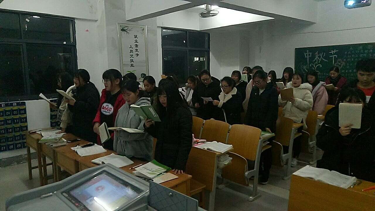 11 18级护理班.jpg 11 18级护理班.jpg