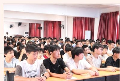 开学第一课-筑梦新学期——武汉南华光电职业技术学校开展“开学第一课”系列讲座
