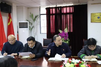 中共武汉南华光电职业技术学校支部委员会 召开学习党的十九届六中全会精神理论学习会议